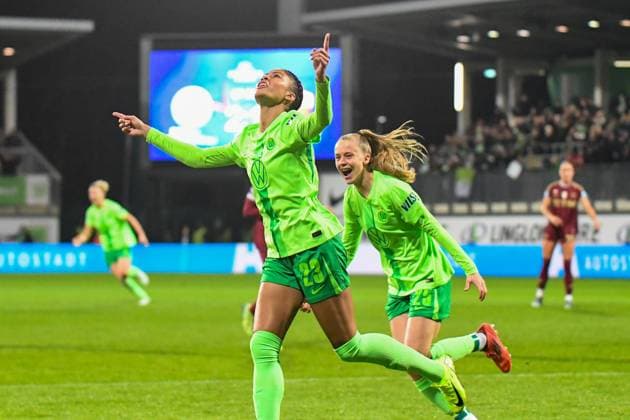 Soccer I Women I Season 2024 2025 I Champions League I VfL Wolfsburg AS Roma I 11 12 2024 Goal celebration Sveindis Jane Jonsdottir 23, VfL Wolfsburg and Vivien Endemann 25, VfL Wolfsburg after the goal for 3 1 Wolfsburg AOK Stadion Niedersachsen Germany Copyright: xLobeca InesxHähnelx