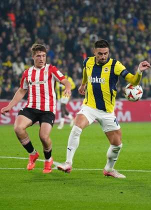 Dusan Tadic (R) of Fenerbahce and Mikel Jauregizar Alboniga (L) of Athletic Bilbao battle for the ball during the UEFA Europa League 2024 25 League Phase MD6 match between Fenerbahce SK and Athletic Club at on December 11, 2024 in Istanbul, Turkey. (Photo by Seskimphoto ) Fenerbahce v Athletic Bilbao - UEFA Europa League 