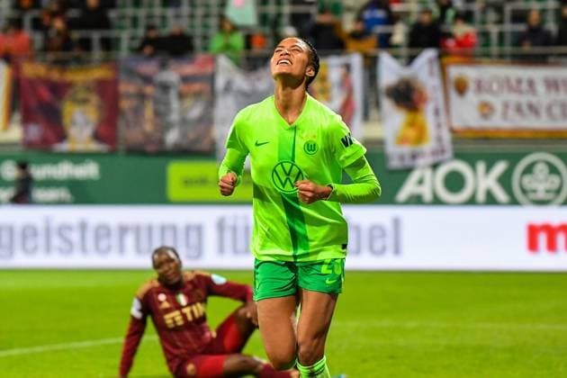 Soccer I Women I Season 2024 2025 I Champions League I VfL Wolfsburg AS Roma I 11 12 2024 Goal celebration Sveindis Jane Jonsdottir 23, VfL Wolfsburg scores a flawless hat-trick after her goal for 5 1 Crop, close-up, portrait, portrait, single photo, single image, body Wolfsburg AOK Stadion Niedersachsen Germany Copyright: xLobeca InesxHähnelx
