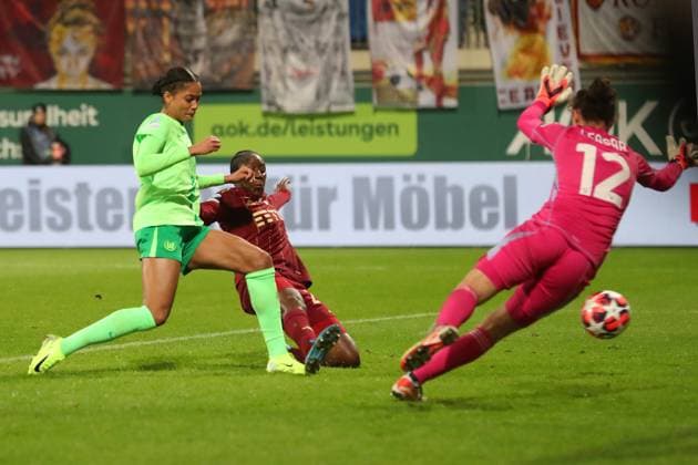 VfL vs AS Rome, CL Women Wolfsburg, 11 12 2024, FOOTBALL VfL Wolfsburg vs AS Rome, group round Champions League Women, 2024 season 25 Sveindis Jonsdottir VfL Wolfsburg scores goal to make it 4 1 Wolfsburg
