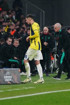 Mert Muldur of Fenerbahce received a second yellow card and was subsequently sent off with a red card. during the UEFA Europa League 2024 25 League Phase MD6 match between Fenerbahce SK and Athletic Club at on December 11, 2024 in Istanbul, Turkey. (Photo by Seskimphoto ) Fenerbahce v Athletic Bilbao - UEFA Europa League 