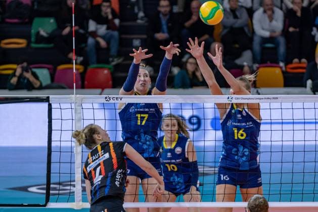 Ekaterina Antropova (Savino Del Bene Scandicci) and Indy Baijens (Savino Del Bene Scandicci) vs Stautz Antonia (Allianz Mtv Stuttgart) during Savino del Bene Scandicci vs Allianz MTV Stuttgart, CEV Champions League Women volleyball match in Firenze , Italy, December 11 2024  Copyright: xSaraxEsposito IPAxSportx xipa-agency.netx xx IPA_52319951 IPA_Agency_IPA52319951