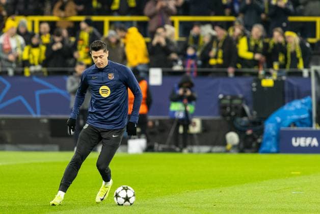 UEFA Champions League Borussia Dortmund Barcelona 11 12 2024 Robert Lewandowski Barcelona, 9 warming up UEFA Champions League Borussia Dortmund Barcelona Signal Iduna Park, Dortmund 11 12 2024 Copyright: xBEAUTIFULxSPORTS Buriakovx