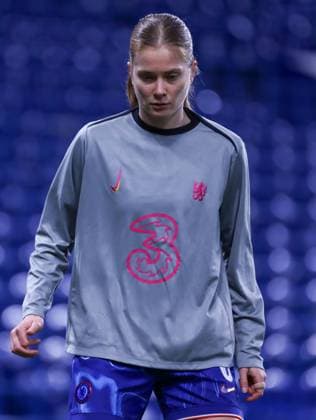 Stamford Bridge, London, 11th December 2024: Sjoeke Nusken (6 Chelsea) warms up before the UEFA Women s Champions League game between Chelsea and FC Twente at Stamford Bridge, London, England on Wednesday 11th December 2024. (Claire Jeffrey SPP) Copyright: xClairexJeffreyx xSPPx spp-en-ClJeSp-CJ-SPP-FOOTBALL-CHEvTWE006