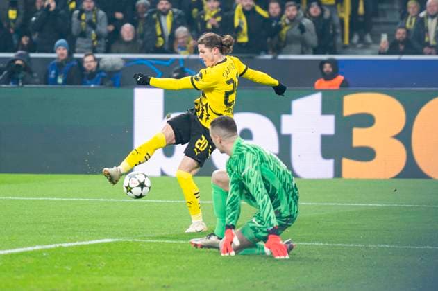 11 12 2024 Football, 2024 2025, UEFA Champions League, Matchday 6, Borussia Dortmund FC Barcelona L R Marcel Sabitzer Dortmund , Inaki Pena Barcelona Dortmund North Rhine-Westphalia Germany Signal Iduna Park