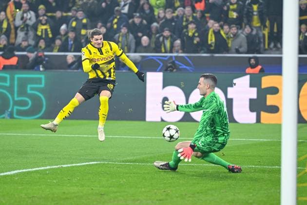 11 12 2024, Football, Champions League, Matchday 6, Season 2024 2025, Borussia Dortmund FC Barcelona, Goal chance Marcel Sabitzer Borussia Dortmund , Goalkeeper Inaki Pena FC Barcelona xRHR PHOTO TKx Copyright: RHR-FOTOx RHR-FOTO TK