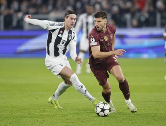 Ruben Dias of Manchester City and Dusan Vlahovic of Juventus FC during the Uefa Champions League 2024 25, football match between Juventus FC and Manchester City, on 11 December 2024, at Allianz Stadium Turin Italy. Photo Nderim Kaceli  Copyright: xNderimxKaceli IPAxSportx xipa-agency.netx xx IPA_52320901 IPA_Agency_IPA52320901