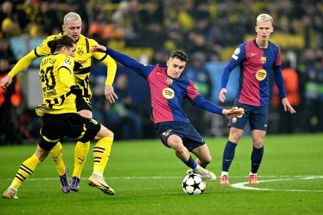 DORTMUND - (l-r) Marcel Sabitzer of Borussia Dortmund, Julian Ryerson of Borussia Dortmund, Marc Casado of FC Barcelona, Barca during the UEFA Champions league match between Borussia Dortmund and FC Barcelona at the Signal Iduna Park on Dec. 11, 2024 in Dortmund, Germany. ANP Hollandse Hoogte UEFA Champions League 2024 25 League phase 6 2024 25 xVIxANPxSportx xGerritxvanxKeulenxIVx 515485051 originalFilename: 515485051.jpg