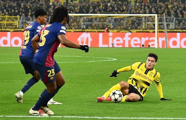 11 12 2024, xhbx, Football UEFA Champions League, Borussia Dortmund FC Barcelona emspor, v l Lamine Yamal FC Barcelona , Jules Kounde FC Barcelona , Giovanni Reyna Borussia Dortmund DFL DFB REGULATIONS PROHIBIT ANY USE OF PHOTOGRAPHS as IMAGE SEQUENCES and or QUASI VIDEO Dortmund