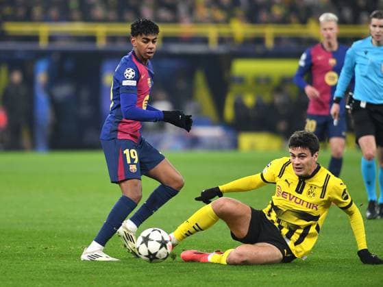 persons in a duel during the UEFA Champions League 2024 25 League Phase 6 match between Borussia Dortmund and FC Barcelona, SIGNAL IDUNA PARK on December 11, 2024 in Dortmund, Germany, Germany Photo by Ralf Treese DeFodi Images Lamine Yamal FC Barcelona and Giovanni Reyna Borussia Dortmund battle for the ball during the UEFA Champions League 2024 25 League Phase MD6 match between Borussia Dortmund and FC Barcelona at Signal Iduna Park on December 11, 2024 in Dortmund, Germany Defodi 521 BVBFCB20241211 003 Defodi-521