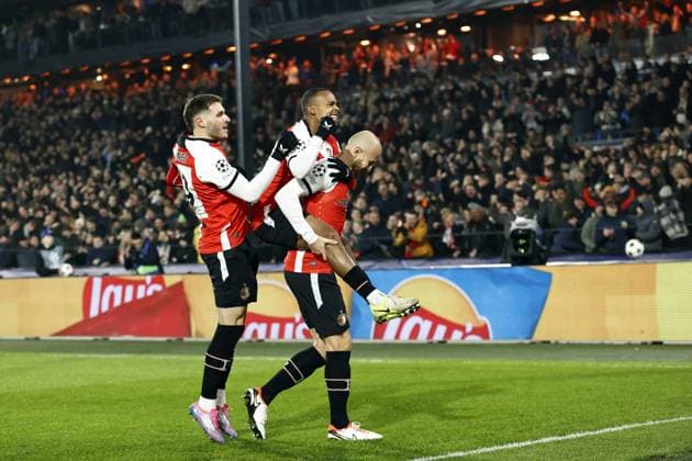 ROTTERDAM - (l-r) Santiago Gimenez of Feyenoord, Igor Paixao of Feyenoord, Gernot Trauner of Feyenoord celebrate the 1-0 during the UEFA Champions League match between Feyenoord Rotterdam and AC Sparta Prague at Feyenoord Stadion de Kuip on Dec. 11, 2024 in Rotterdam, Netherlands. ANP MAURICE VAN STEEN UEFA Champions League 2024 25 League Phase MD6 2024 25 xVIxANPxSportx xxANPxIVx 515486118 originalFilename: 515486118.jpg