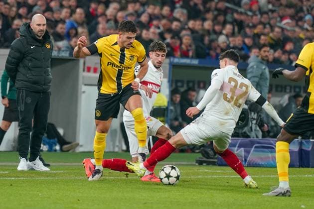 Football UEFA Champions League 2024 2025, Matchday 6 VfB Stuttgart vs BSC Young Boys Bern YB Stuttgart Arena Filip Ugrinic BSC Young Boys, 07 with Fabian Rieder VfB Stuttgart, 32 Copyright: xJOERANxSTEINSIEKx