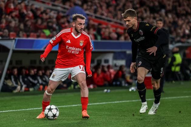 Lisbon, Portugal, December 11th,2024: Kerem Akturkoglu (17 SL Benfica) and Stefan Posch (3 Bologna FC) in action during the UEFA Champions League football match between SL Benfica vs Bologna at Estadio da Luz, Lisbon on December 11, 2024 (Joao Bravo SPP) Copyright: xJoaoxBravoxx xSPPx spp-en-JoBr-JBF-3188