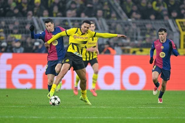 11 12 2024, Football, Champions League, Matchday 6, Season 2024 2025, Borussia Dortmund FC Barcelona, Robert Lewandowski FC Barcelona , Felix Nmecha Borussia Dortmund xRHR PHOTO TKx Copyright: RHR-FOTOx RHR-FOTO TK