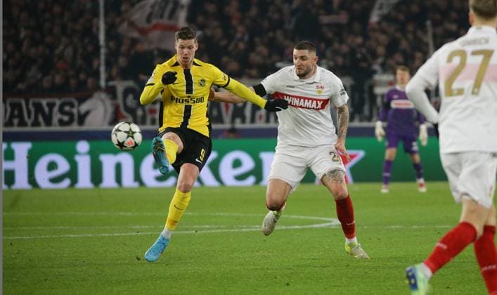 11 12 2024, Germany, Stuttgart, Football Champions League, VfB Stuttgart vs Young Boys Bern, from left Cedric Itten Bern Jeff Chabot VfB