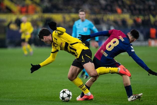 GER, Champions League, Borussia Dortmund vs FC Barcelona 11 12 2024, SIgnal Iduna Park, Dortmund, GER, Champions League, Borussia Dortmund vs FC Barcelona In the picture duel between Giovanni Reyna Borussia Dortmund, 7 and Pedri FC Barcelona, 8 nordphotoxGmbHxx xChristianxSchulze nph000300