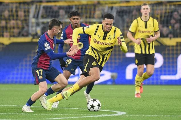 11 12 2024, xhbx, Football UEFA Champions League, Borussia Dortmund FC Barcelona emspor, v l Marc Casado FC Barcelona , Felix Nmecha Borussia Dortmund DFL DFB REGULATIONS PROHIBIT ANY USE OF PHOTOGRAPHS as IMAGE SEQUENCES and or QUASI VIDEO Dortmund