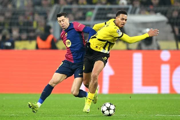 DORTMUND - (l-r) Robert Lewandowski of FC Barcelona, Barca Felix Nmecha of Borussia Dortmund during the UEFA Champions league match between Borussia Dortmund and FC Barcelona at the Signal Iduna Park on Dec. 11, 2024 in Dortmund, Germany. ANP Hollandse Hoogte UEFA Champions League 2024 25 League phase 6 2024 25 xVIxANPxSportx xGerritxvanxKeulenxIVx 515486730 originalFilename: 515486730.jpg