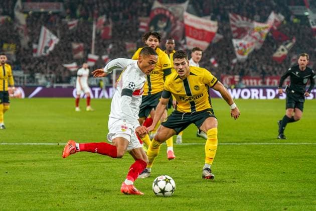 Football UEFA Champions League 2024 2025, Matchday 6 VfB Stuttgart vs BSC Young Boys Bern YB Stuttgart Arena Enzo Millot VfB Stuttgart, 08 on the ball with Filip Ugrinic BSC Young Boys, 07 Copyright: xJOERANxSTEINSIEKx
