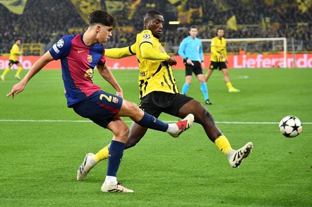 11 12 2024, xhbx, Football UEFA Champions League, Borussia Dortmund FC Barcelona emspor, v l Pau Cubarsi FC Barcelona , Serhou Guirassy Borussia Dortmund DFL DFB REGULATIONS PROHIBIT ANY USE OF PHOTOGRAPHS as IMAGE SEQUENCES and or QUASI VIDEO Dortmund
