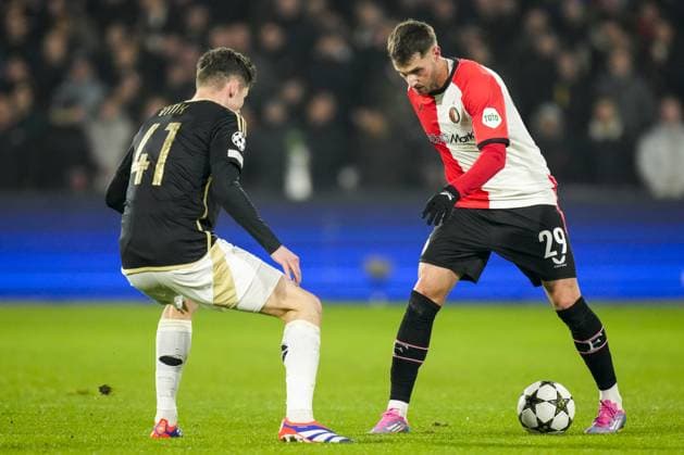 UEFA Champions League: Feyenoord v AC Sparta Praha Rotterdam - Martin Vitik of AC Sparta Praha, Santiago Gimenez of Feyenoord during the sixth round of new format of the Champions League 2024 2025. The match is set between Feyenoord and AC Sparta Praha at Stadion Feijenoord De Kuip on 11 December 2024 in Rotterdam, The Netherlands. Copyright: xYannickxVerhoevenx