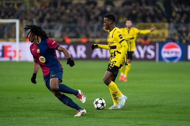 GER, Champions League, Borussia Dortmund vs FC Barcelona 11 12 2024, SIgnal Iduna Park, Dortmund, GER, Champions League, Borussia Dortmund vs FC Barcelona In the picture Jamie Gittens Borussia Dortmund, 43 single action whole body whole body ball on foot nordphotoxGmbHxx xChristianxSchulze nph000300