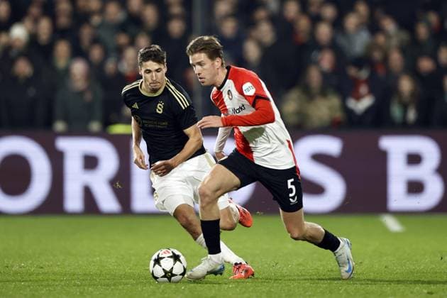ROTTERDAM - (l-r) Lukas Sadilek of Sparta Prague, Gijs Smal of Feyenoord during the UEFA Champions League match between Feyenoord Rotterdam and AC Sparta Prague at Feyenoord Stadium de Kuip on Dec. 11, 2024 in Rotterdam, Netherlands. ANP MAURICE VAN STEEN UEFA Champions League 2024 25 League Phase MD6 2024 25 xVIxANPxSportx xxANPxIVx 515488308 originalFilename: 515488308.jpg