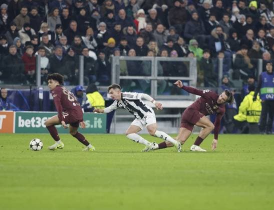 Rico Lewis of Manchester City and Francisco Conceicao of Juventus FC during the Uefa Champions League 2024 25, football match between Juventus FC and Manchester City, on 11 December 2024, at Allianz Stadium Turin Italy. Photo Nderim Kaceli  Copyright: xNderimxKaceli IPAxSportx xipa-agency.netx xx IPA_52322277 IPA_Agency_IPA52322277