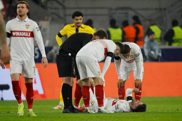 Atakan Karazor VfB Stuttgart, 16 injured on the ground , Football, UEFA Champions League, Matchday 6, 2024 2025, VfB Stuttgart vs Young Boys Bern, 11 12 2024, Arena Stuttgart, Stuttgart, Germany Stuttgart Arena Stuttgart Baden Württemberg Germany Copyright: xGrantxHubbsx