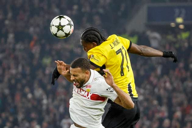 Josha Vagnoman VfB Stuttgart, 04 and Joel Monteiro BSC Young Boys, 77 in a header duel , Football, UEFA Champions League, Matchday 6, 2024 2025, VfB Stuttgart vs Young Boys Bern, 11 12 2024, Arena Stuttgart, Stuttgart, Germany Stuttgart Arena Stuttgart Baden Württemberg Germany Copyright: xGrantxHubbsx