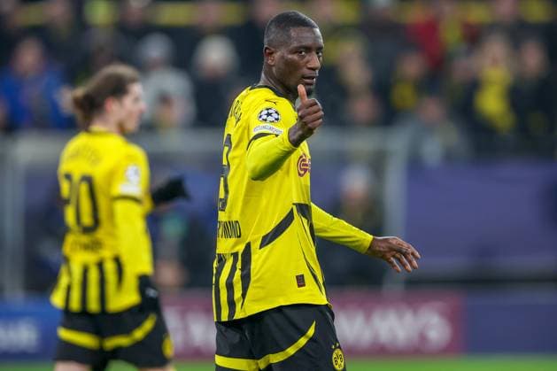 11 12 2024, UEFA Champions League, Borussia Dortmund FC Barcelona, Matchday 8, Signal Iduna Park, 2024 2025 season Serhou Guirassy BVB 9 gesticulating thumbs up North Rhine-Westphalia Germany