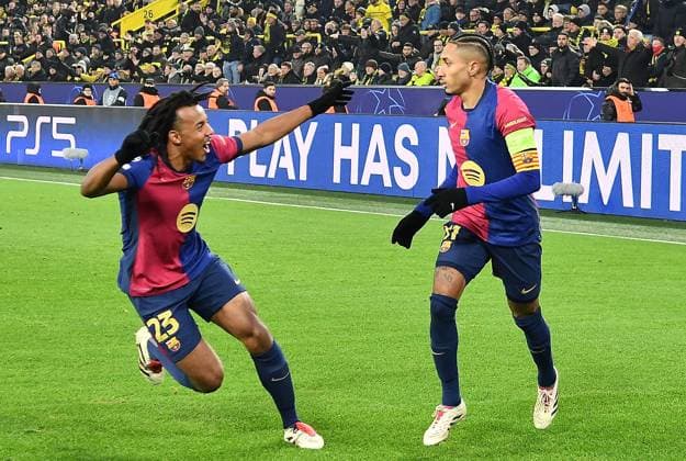 11 12 2024, xhbx, Football UEFA Champions League, Borussia Dortmund FC Barcelona emspor, v l Torjubel, Goal celebration, celebrate the goal 0 1 by Raphinha FC Barcelona DFL DFB REGULATIONS PROHIBIT ANY USE OF PHOTOGRAPHS as IMAGE SEQUENCES and or QUASI VIDEO Dortmund