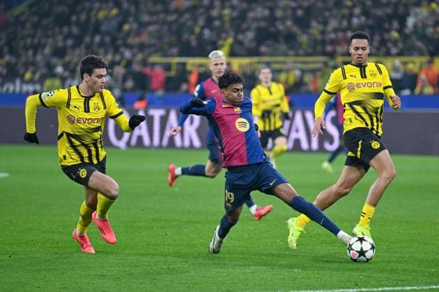 11 12 2024, Football, Champions League, Matchday 6, Season 2024 2025, Borussia Dortmund FC Barcelona, l r , Gio Reyna Borussia Dortmund , Lamine Yamal FC Barcelona , Felix Nmecha Borussia Dortmund xRHR PHOTO TKx Copyright: RHR-FOTOx RHR-FOTO TK