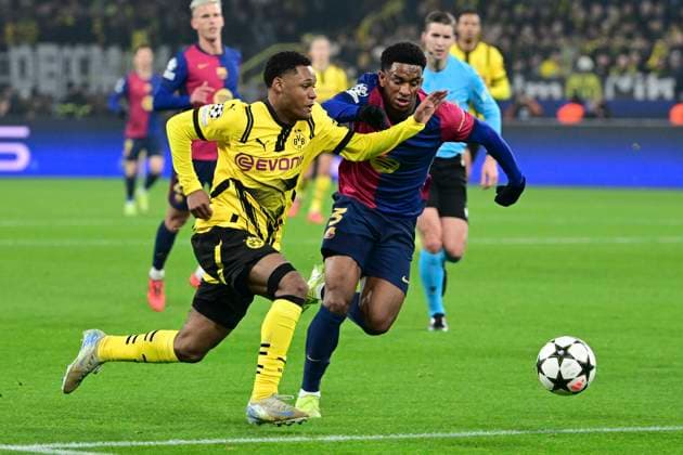 Julien Duranville 16 Borussia Dortmund , Borussia Dortmund vs FC Barcelona , Football, Champions League, Matchday 5, 11 12 2024 Dortmund North Rhine-Westphalia Germany Copyright: xkolbert-press MarcxNiemeyerx