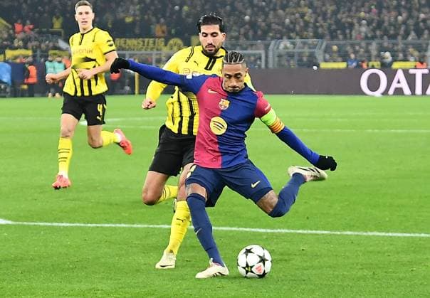 11 12 2024, xhbx, Football UEFA Champions League, Borussia Dortmund FC Barcelona emspor, v l Goal scored, Goal to 0 1 Emre Can Borussia Dortmund , Raphinha FC Barcelona DFL DFB REGULATIONS PROHIBIT ANY USE OF PHOTOGRAPHS as IMAGE SEQUENCES and or QUASI VIDEO Dortmund