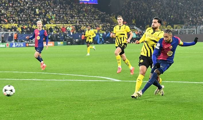 11 12 2024, xhbx, Football UEFA Champions League, Borussia Dortmund FC Barcelona emspor, v l Goal scored, Goal to 0 1 Emre Can Borussia Dortmund , Raphinha FC Barcelona DFL DFB REGULATIONS PROHIBIT ANY USE OF PHOTOGRAPHS as IMAGE SEQUENCES and or QUASI VIDEO Dortmund