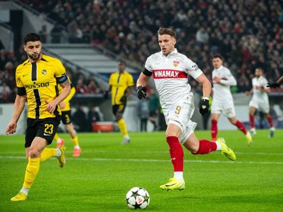 Ermedin Demirovic VfB Stuttgart, 09 in duel with Loris Benito YB Bern, 23 , GER, VfB Stuttgart vs BSC Young Boys Bern, Soccer, Men, UEFA Champions League, Matchday 6, Season 2024 2025, 11 12 2024 GER, VfB Stuttgart vs BSC Young Boys Bern, Soccer, Men, UEFA Champions League, Matchday 6, Season 2024 2025, 11 12 2024 Stuttgart Copyright: xEibner-Pressefoto Memmlerx EP_MMR
