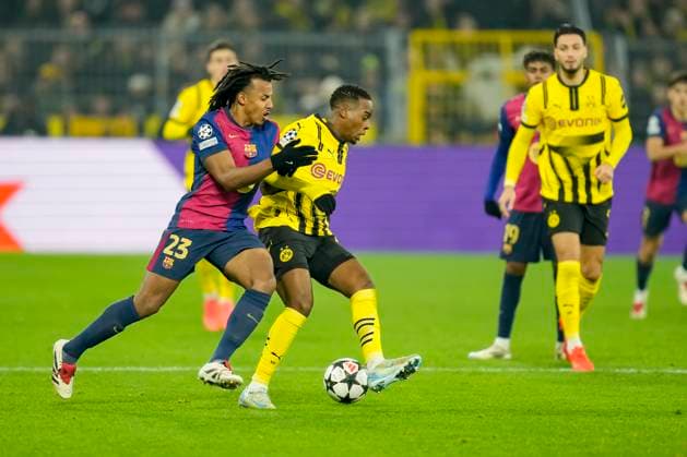 Jules Kounde FC Barcelona and Jamie Gittens Borussia Dortmund battle for the ball during the UEFA Champions League 2024 25 League Phase MD6 match between Borussia Dortmund and FC Barcelona at Signal Iduna Park on December 11, 2024 in Dortmund, Germany Photo by Alex Gottschalk DeFodi Images Defodi 001 BVBFCB20241211 152 Defodi-001