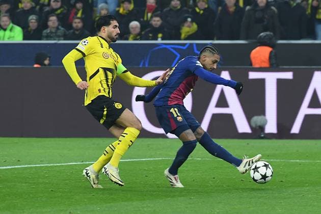 Soccer Champions League matchday 6 Borussia Dortmund FC Barcelona on 11 12 2024 at Signal Iduna Park in Dortmund Goal kick to 0 1 by Raphinha Barcelona xRx