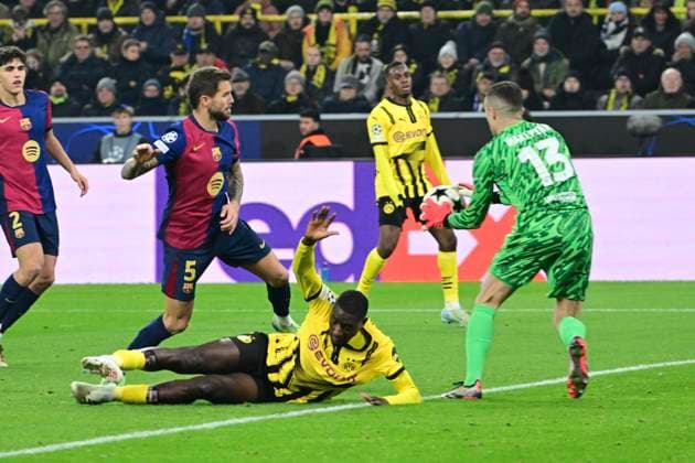 Serhou Guirassy 9 Borussia Dortmund , Borussia Dortmund vs FC Barcelona , Football, Champions League, Matchday 6, 11 12 2024 Dortmund North Rhine-Westphalia Germany Copyright: xkolbert-press MarcxNiemeyerx