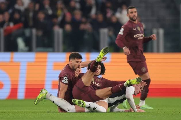 Turin, Italy, 11th December 2024. Kyle Walker of Manchester City looks on as team mates Ruben Dias and Rico Lewis clash with Dusan Vlahovic of Juventus during the UEFA Champions League match at Juventus Stadium, Turin. Picture credit should read: Jonathan Moscrop Sportimage EDITORIAL USE ONLY. No use with unauthorised audio, video, data, fixture lists, club league logos or live services. Online in-match use limited to 120 images, no video emulation. No use in betting, games or single club league player publications. SPI-3517-0016
