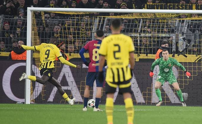 11 12 2024, xhbx, Football UEFA Champions League, Borussia Dortmund FC Barcelona emspor, v l Goal scored, Goal to 1 1 by Serhou Guirassy Borussia Dortmund DFL DFB REGULATIONS PROHIBIT ANY USE OF PHOTOGRAPHS as IMAGE SEQUENCES and or QUASI VIDEO Dortmund