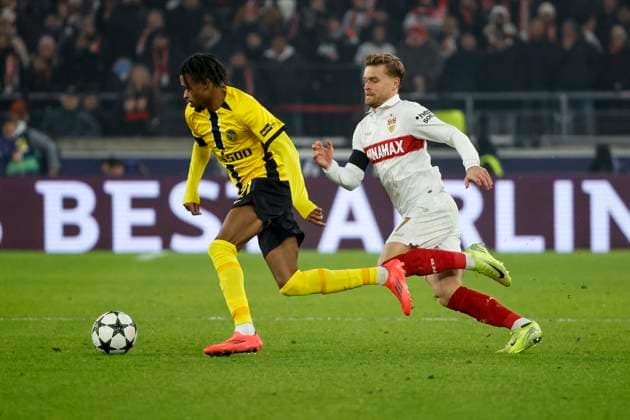 Alan Virginius BSC Young Boys, 21 and Maximilian Mittelstädt, Mittelstadt VfB Stuttgart, 07 in running duel , Football, UEFA Champions League, Matchday 6, 2024 2025, VfB Stuttgart vs Young Boys Bern, 11 12 2024, Arena Stuttgart, Stuttgart, Germany Stuttgart Arena Stuttgart Baden Württemberg Germany Copyright: xGrantxHubbsx