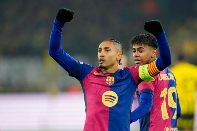 Raphinha FC Barcelona celebrates after scoring his team s first goal during the UEFA Champions League 2024 25 League Phase MD6 match between Borussia Dortmund and FC Barcelona at Signal Iduna Park on December 11, 2024 in Dortmund, Germany Photo by Alex Gottschalk DeFodi Images Defodi 001 BVBFCB20241211 160 Defodi-001