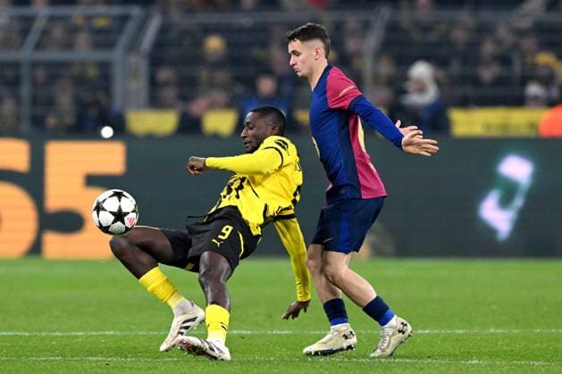 DORTMUND - (l-r) Sehrou Guirassy of Borussia Dortmund, Marc Casado of FC Barcelona, Barca during the UEFA Champions league match between Borussia Dortmund and FC Barcelona at Signal Iduna Park on Dec. 11, 2024 in Dortmund, Germany. ANP Hollandse Hoogte UEFA Champions League 2024 25 League phase 6 2024 25 xVIxANPxSportx xGerritxvanxKeulenxIVx 515491360 originalFilename: 515491360.jpg