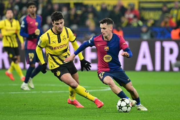 Giovanni Reyna 7 Borussia Dortmund in duel, action, with Marc Casado 17 FC Barcelona , Borussia Dortmund vs FC Barcelona , Soccer, Champions League, Matchday 6, 11 12 2024 Dortmund Nordrhein Westfalen Germany Copyright: xkolbert-press MarcxNiemeyerx