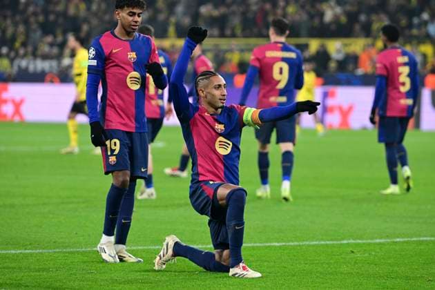 Goal celebration for 0 1 by Raphinha 11 FC Barcelona , Borussia Dortmund vs FC Barcelona , Soccer, Champions League, Matchday 6, 11 12 2024 Dortmund Nordrhein Westfalen Germany Copyright: xkolbert-press MarcxNiemeyerx