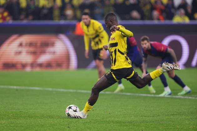 11 12 2024, UEFA Champions League, Matchday 6, Borussia Dortmund FC Barcelona, Serhou Guirassy Borussia Dortmund scores to make it 1 1 from the penalty spot, Dortmund Signal Iduna Park NRW Germany xRHR PHOTO DEx Copyright: DennisxEwert RHR-FOTOx RHR-FOTO DE
