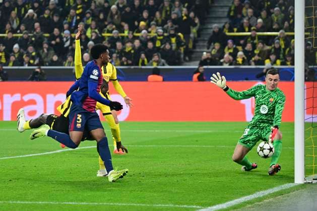 Serhou Guirassy 9 Borussia Dortmund , Borussia Dortmund vs FC Barcelona , Football, Champions League, Matchday 6, 11 12 2024 Dortmund North Rhine-Westphalia Germany Copyright: xkolbert-press MarcxNiemeyerx