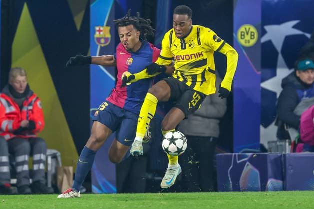 11 12 2024, UEFA Champions League, Borussia Dortmund FC Barcelona, Matchday 8, Signal Iduna Park, 2024 2025 season Jules Kounde Barca 23 duel against Jamie Gittens BVB 43 North Rhine-Westphalia Germany